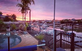 Luxury Newport Canal King Suite Home